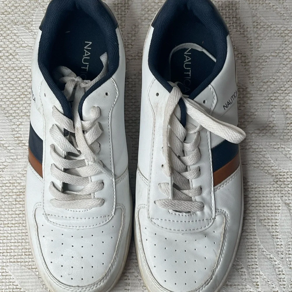 Nautica Men's White and Navy Sneakers 6
